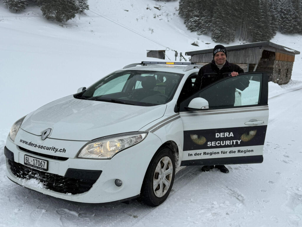 Radames Degenati con il veicolo operativo DERA SECURITY per servizi di sorveglianza a Glarona e in Ticino.